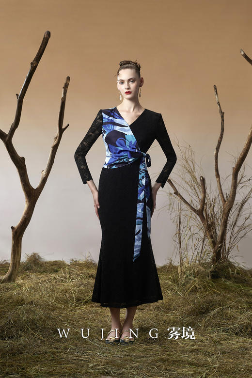 3203056 珠光蓝樱 高级双染弹力蕾丝，丝光缎定制印花连衣裙 雾境 商品图3