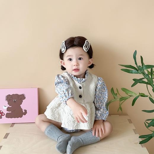 【洋气风格！背心裙套装】2023秋季新品婴儿韩版碎花长袖包屁衣背心裙套装女宝宝洋气两件套，设计师倾注心思，精致剪裁和细腻的花朵图案交相辉映。 商品图3