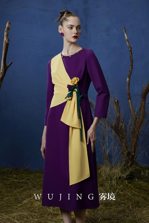 3203037 暮染拂紫 进口亮丝斜纹连衣裙 雾境 商品图3