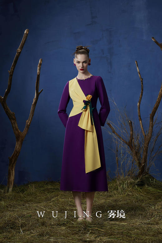 3203037 暮染拂紫 进口亮丝斜纹连衣裙 雾境 商品图1