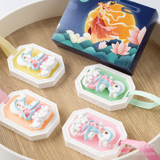 【79.9/任选三件，少拍不发货！】国潮节假日香薰石膏挂片 INS风衣柜香薰石膏伴手礼天然植物精油，释放出清新怡人的气味！ 商品图0