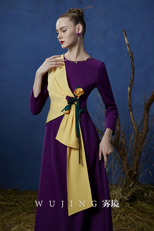 3203037 暮染拂紫 进口亮丝斜纹连衣裙 雾境 商品图5