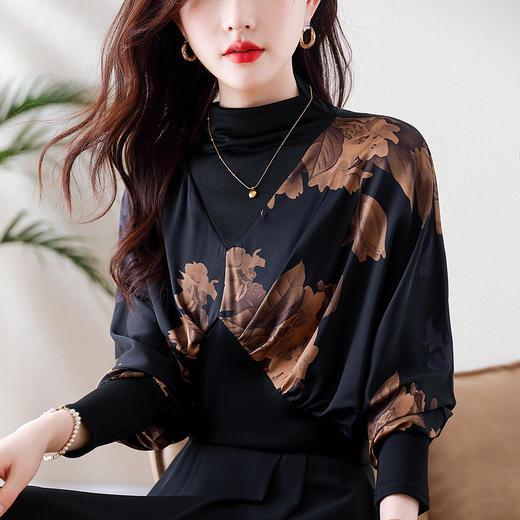 KQL E324N9675碎花显瘦拼接针织百搭气质缎面宽松洋气上衣 商品图2