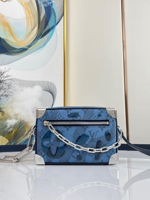 秋冬特惠💰950 原单LV M22588绿 尺寸：18.5×13×8cm SOFT TRUNK 软盒链条包 商品图0