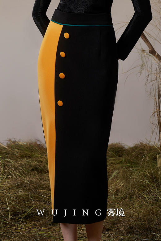 3203042 落日榕金 进口亮丝柏菲呢半裙 雾境 商品图0