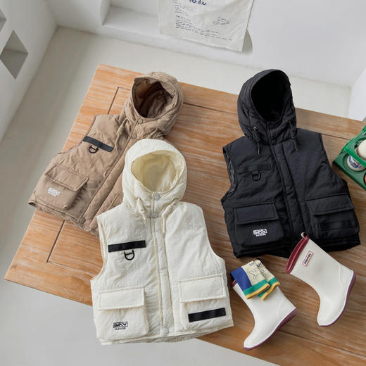【高质量的羽绒棉材料，良好的保暖舒适！】童洛可2023秋冬新款工装羽绒棉马甲中大童帅气连帽背心休闲坎肩童 商品图3