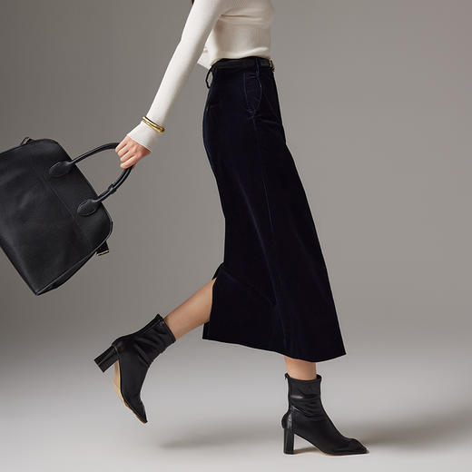 【品牌优选】【合作直发】IN AND ON新款复古灯芯绒显瘦休闲开叉半身长裙 商品图2