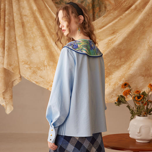 两三事梵高文艺花里蝴蝶2.0冬新款印花绑带海军领压褶衬衫女 商品图4