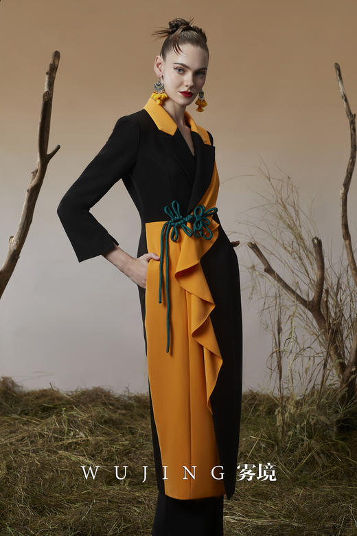 3203043 落日榕金 进口亮丝柏菲呢大衣 雾境 商品图5