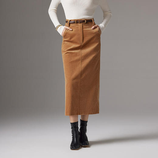 【品牌优选】【合作直发】IN AND ON新款复古灯芯绒显瘦休闲开叉半身长裙 商品图1