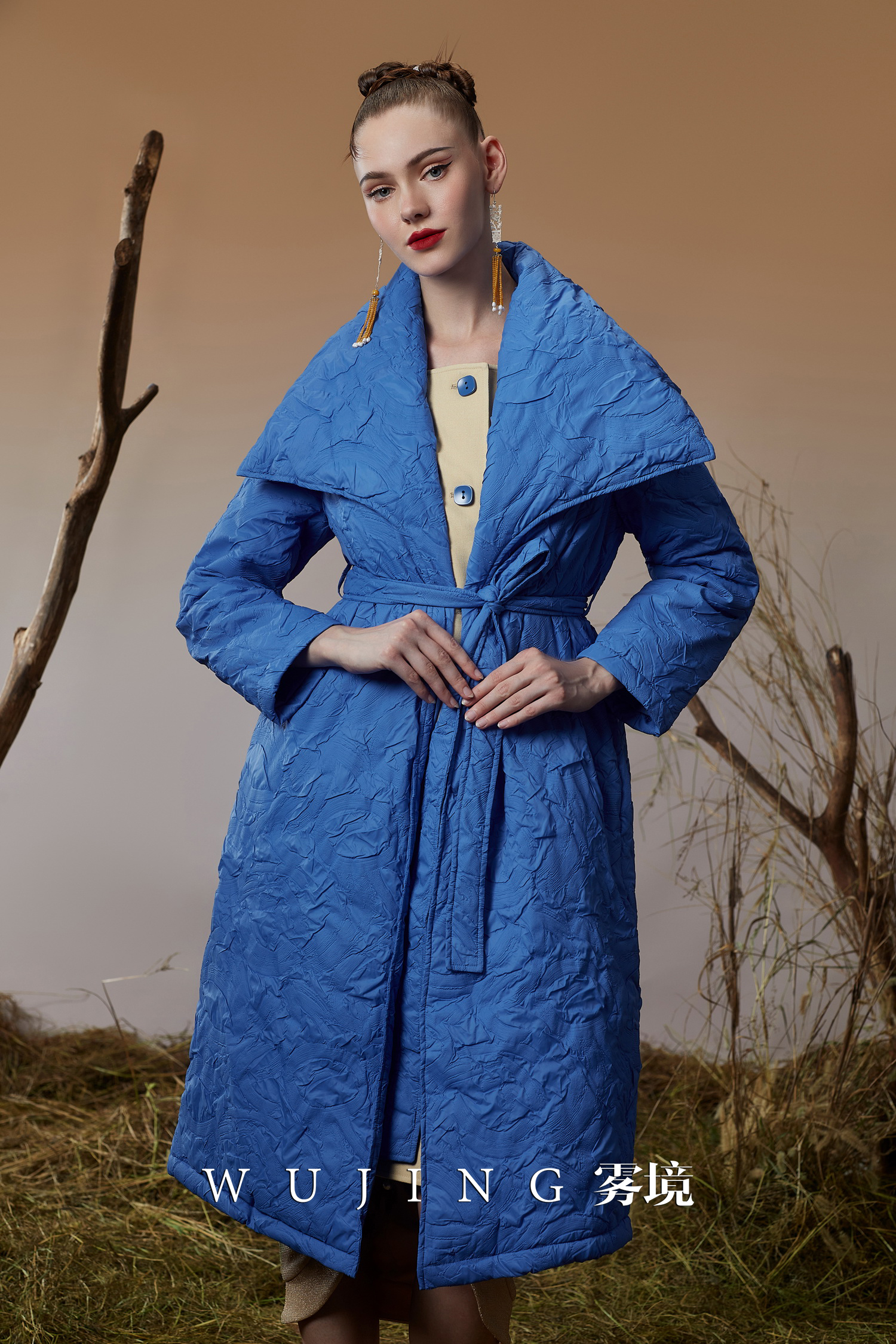 3203032 青蓝冰水 进口立体泡泡捏花面料（填充90白鸭绒）羽绒服 雾境