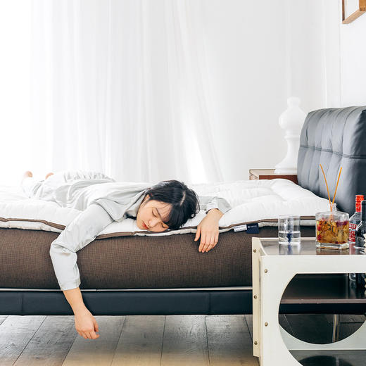 伽罗 JALO  B18巧克力全头层牛皮软包床 商品图1