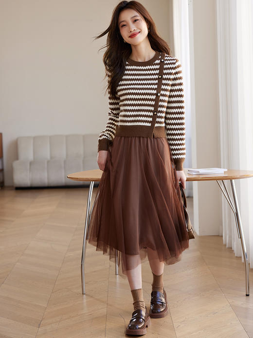 【五折购】熙世界美拉德穿搭高级感小洋装两件套条纹针织衫网纱半身裙套装女 商品图4