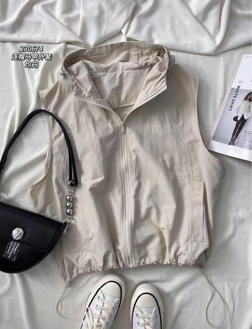 女连帽马甲外套230674 商品图1