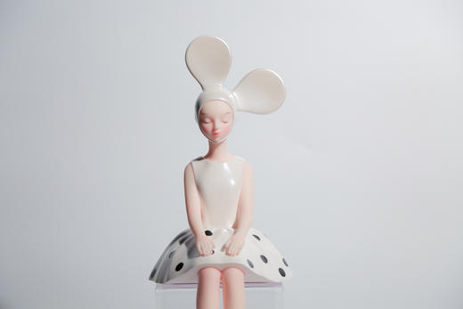 白黑波点然女孩-坐姿 商品图2