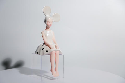 白黑波点然女孩-坐姿 商品图5