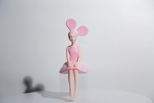 珠光粉然女孩-坐姿 商品图1