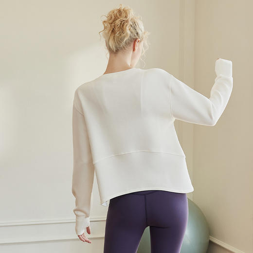 2023秋冬新款时尚气质宽松显瘦套指卫衣舒适挺阔圆领空气层长袖女HY 00 8960 商品图3