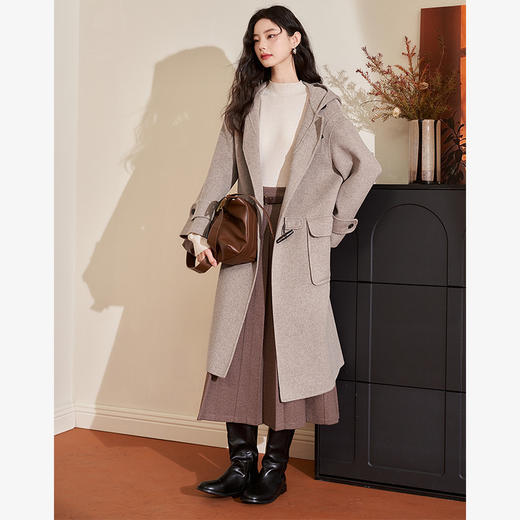 西遇学院风牛角扣羊绒大衣女秋冬新款宽松舒适连帽毛呢外套D0038380 商品图1