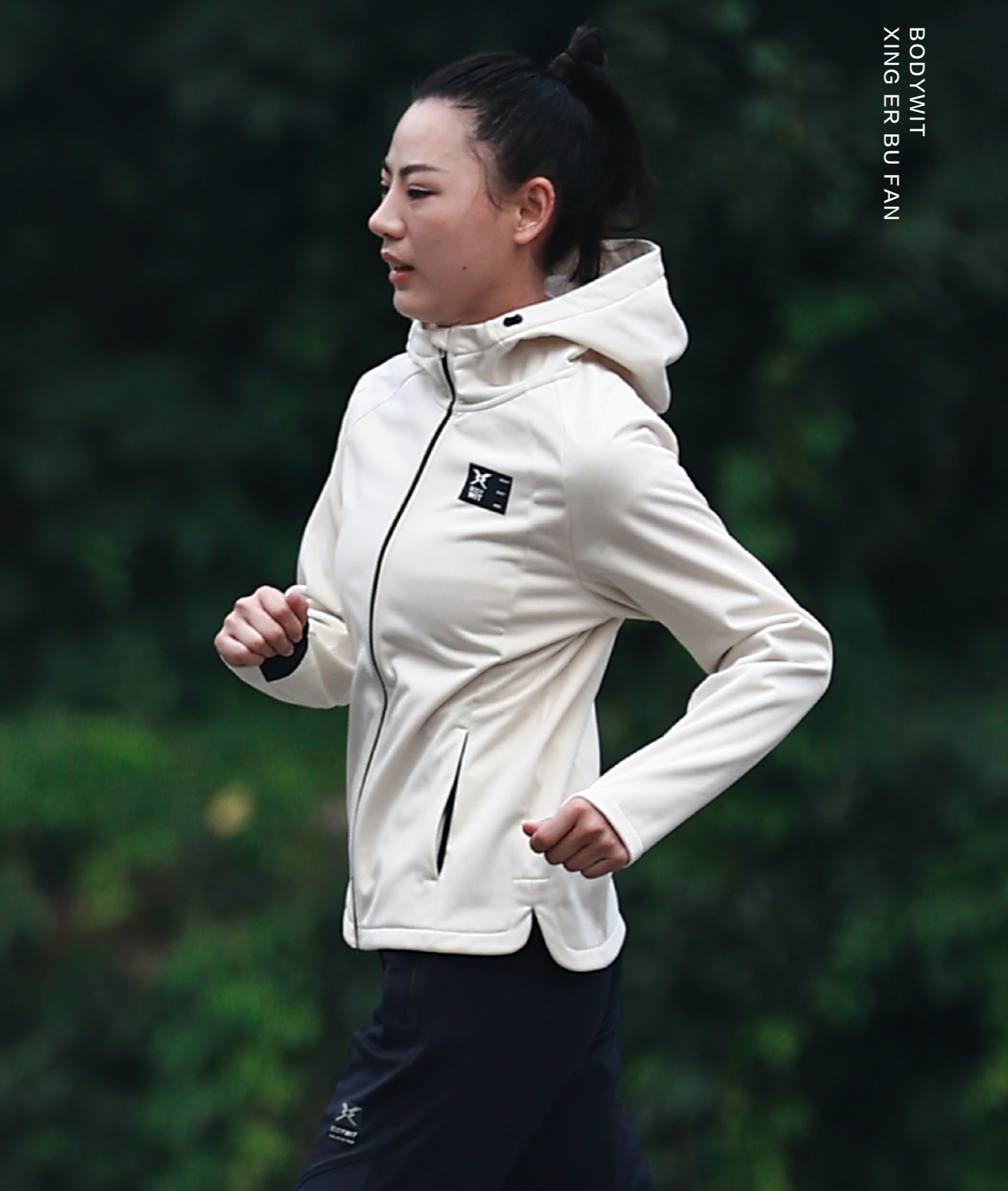 BODYWIT飞甲2.0女软壳防风防水轻量保暖跑步户外风衣