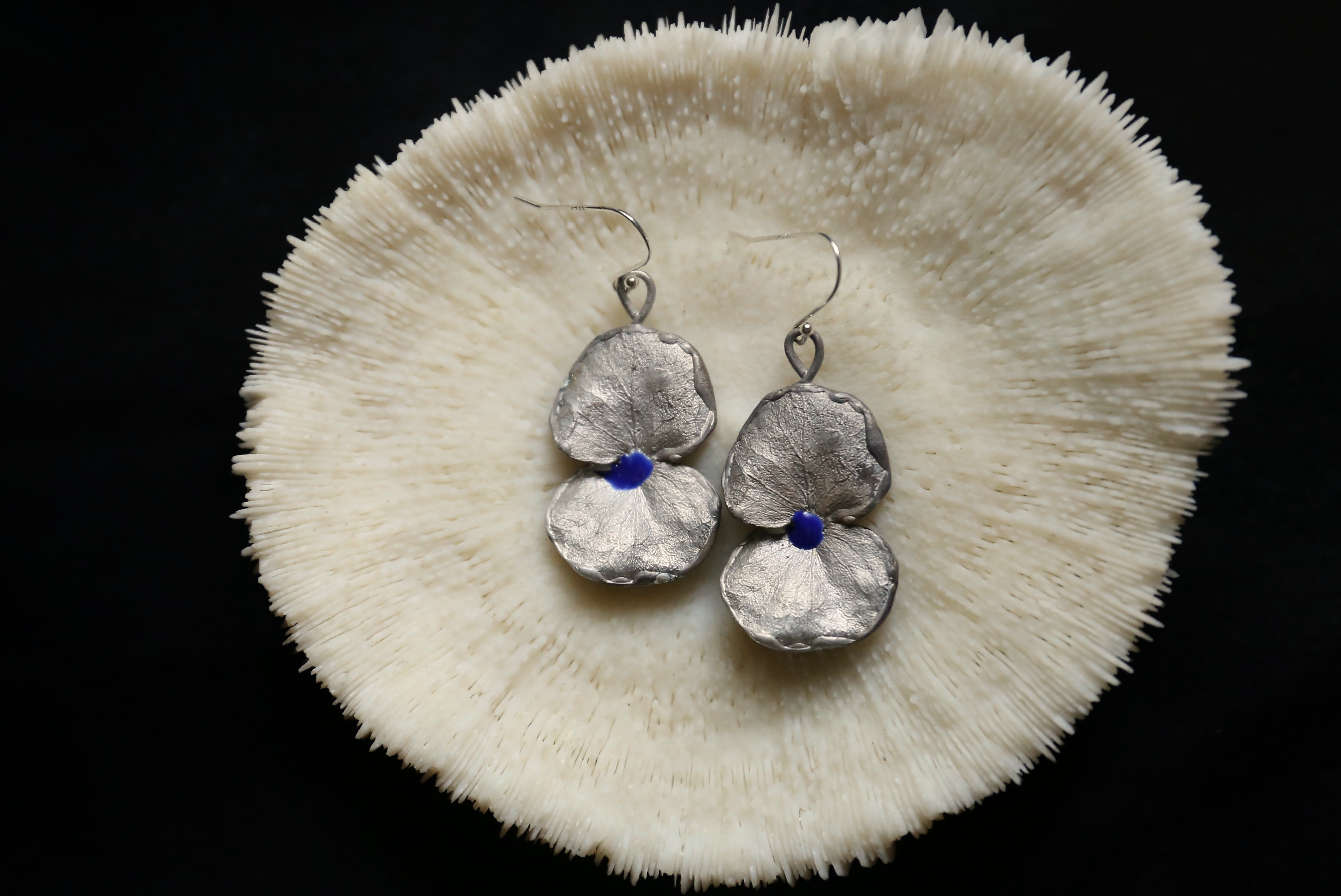 CHEZ BOQUE 庭园的馈赠系列原创手工925银植物肌理珐琅耳坠《空谷幽兰》