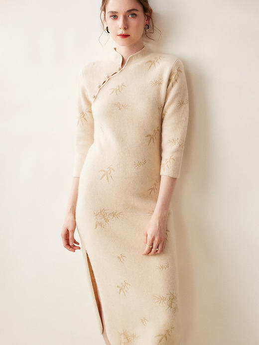 QJ RC23055国风金银丝绣花山羊绒混纺加厚盘扣旗袍连衣裙 商品图3