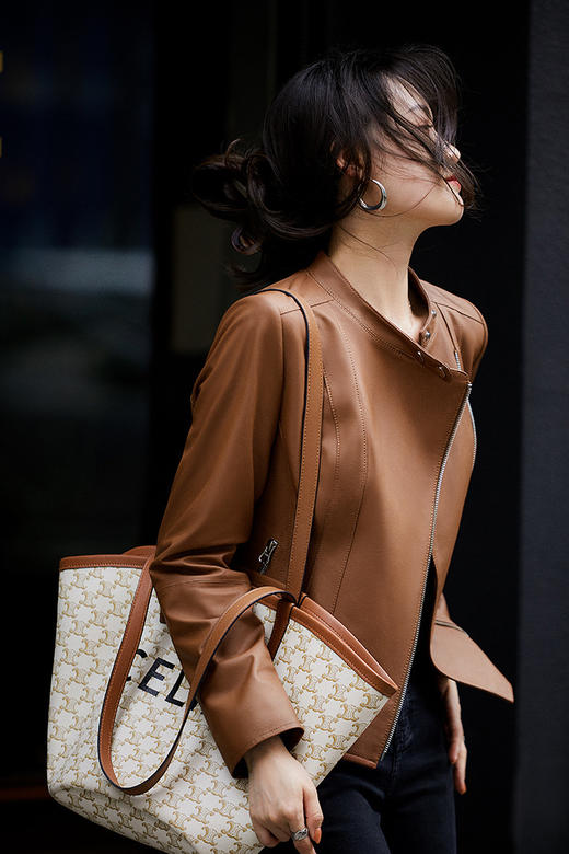 ALBB-秋冬时尚百搭短款重磅修身版轻涂仿绵羊皮皮衣女立领机车夹克 商品图1