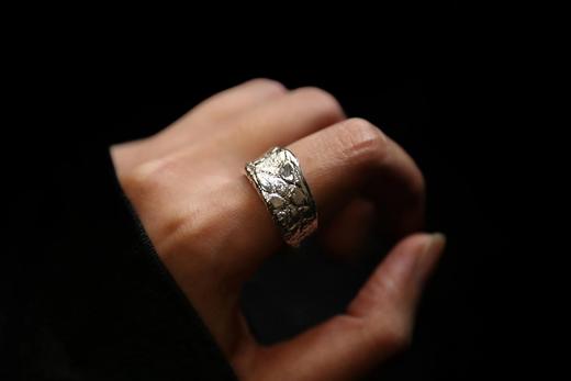 CHEZ BOQUE 冬日童话系列原创手工925银皮革肌理戒指《蟒》 商品图4