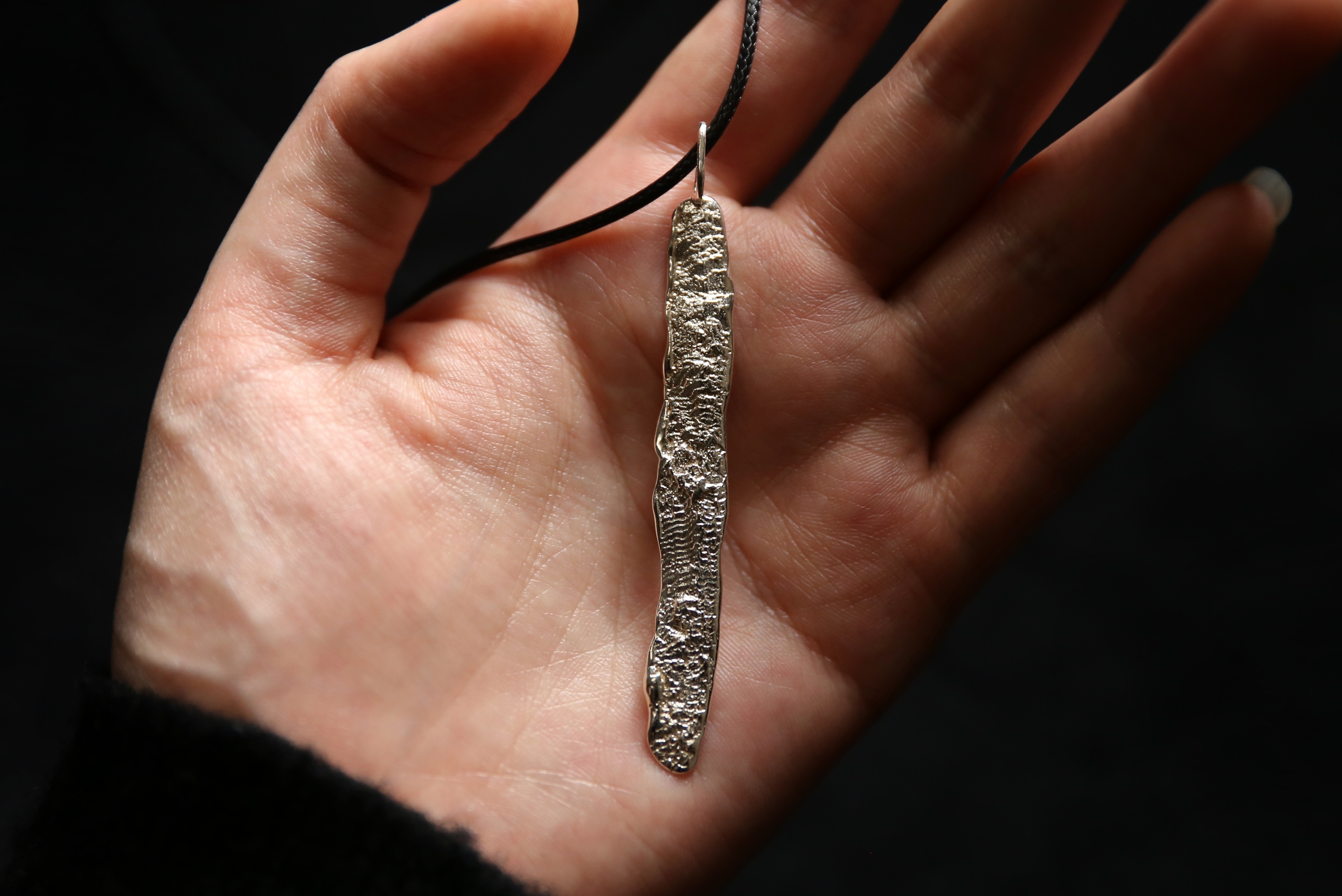 CHEZ BOQUE 覆盖系列原创手工925银墨鱼骨肌理吊坠《溪流》
