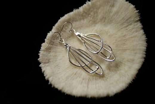 CHEZ BOQUE 冬日童话系列原创手工925银抽象造型耳坠《蝴蝶效应》 商品图1