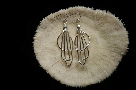 CHEZ BOQUE 冬日童话系列原创手工925银抽象造型耳坠《蝴蝶效应》 商品图2