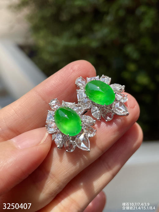 玻璃种阳艳绿蛋面耳钉【3250407】具体价格微信咨询 商品图1