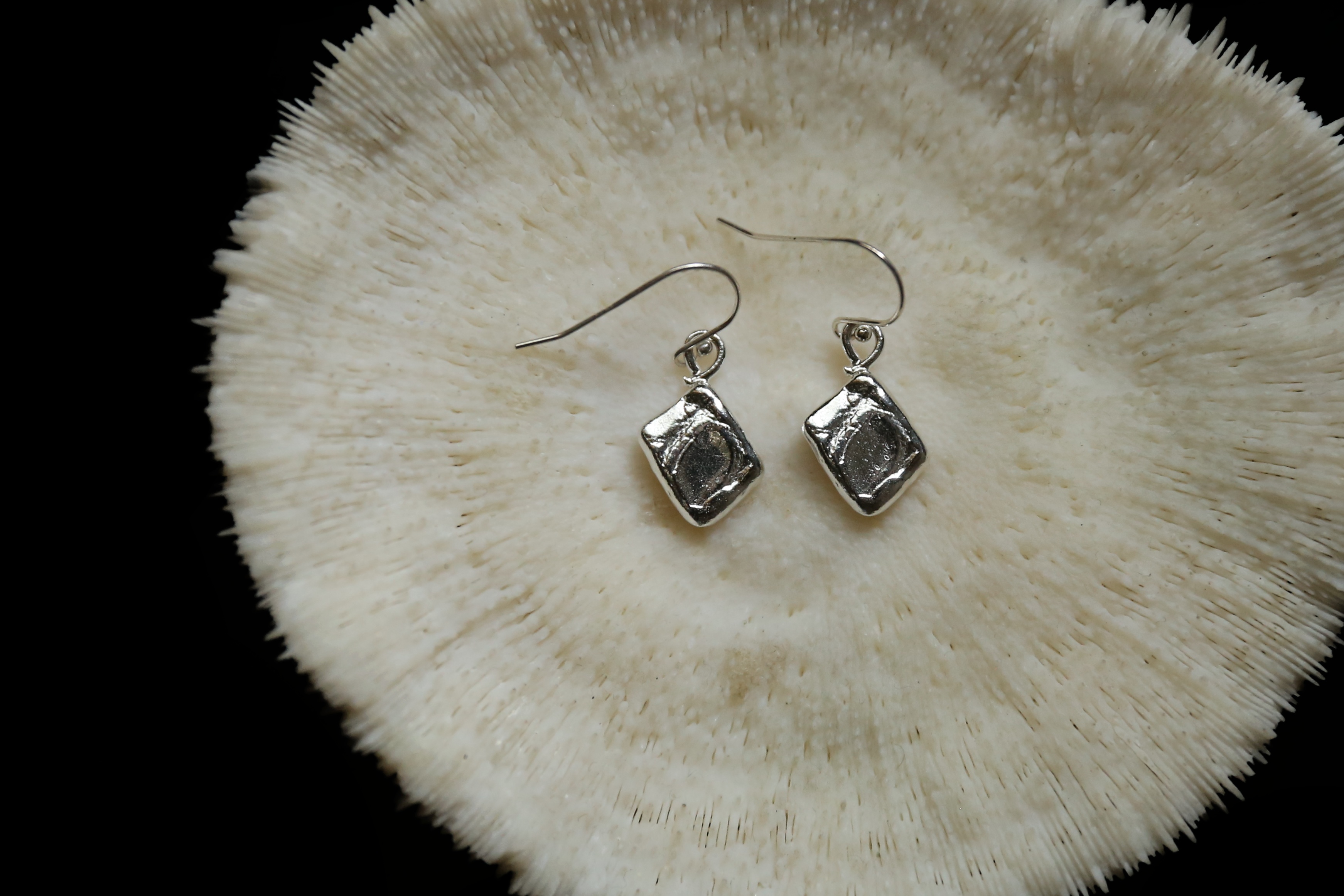 CHEZ BOQUE 冬日童话系列原创手工925银皮革肌理耳坠《玲珑3号》