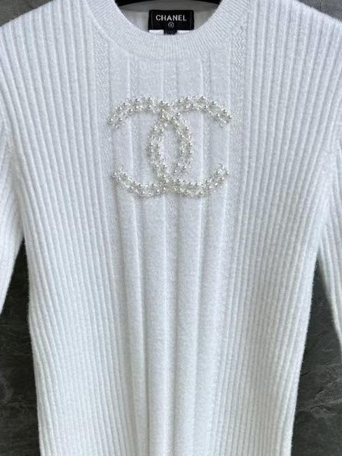 CHANEL/香奈儿 白色双C珍珠刺绣圆领上衣 S/3 M/3 L/2。 自己备注号码 商品图4