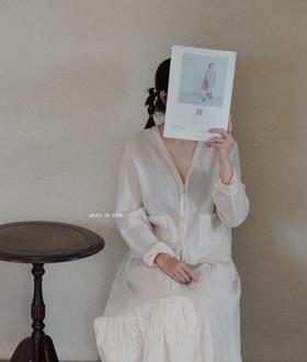 elsa esturgie 米白V领衬衫上衣