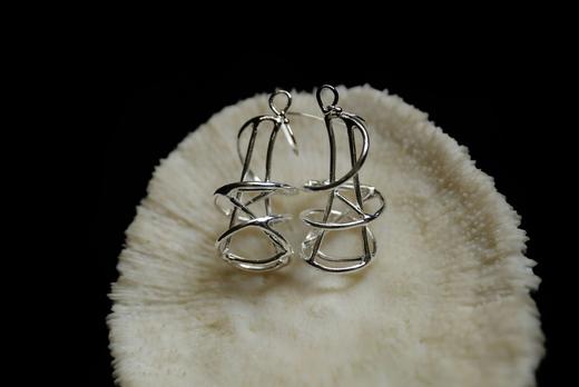 CHEZ BOQUE 冬日童话系列原创手工925银抽象造型耳坠《多元宇宙》 商品图0