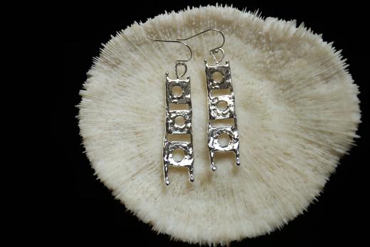 CHEZ BOQUE 冬日童话系列原创手工925银抽象造型耳坠《光的游戏》 商品图0