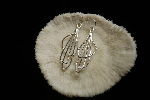 CHEZ BOQUE 冬日童话系列原创手工925银抽象造型耳坠《蝴蝶效应》 商品图3