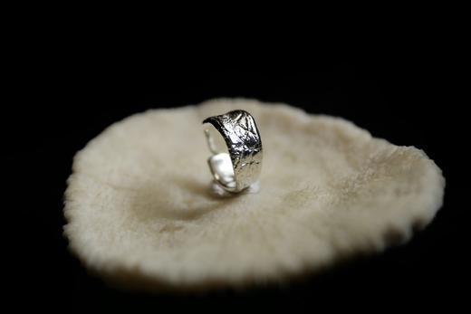 CHEZ BOQUE 冬日童话系列原创手工925银皮革肌理戒指《蟒》 商品图5