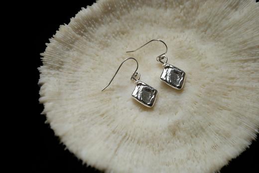 CHEZ BOQUE 冬日童话系列原创手工925银皮革肌理耳坠《玲珑3号》 商品图1