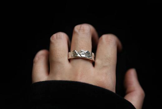 CHEZ BOQUE 冬日童话系列原创手工925银皮革肌理戒指《沙之城》 商品图0