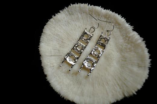 CHEZ BOQUE 冬日童话系列原创手工925银抽象造型耳坠《光的游戏》 商品图1