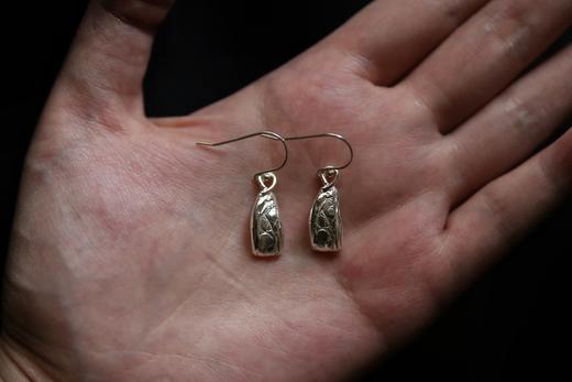 CHEZ BOQUE 冬日童话系列原创手工925银皮革肌理耳坠《玲珑1号》 商品图2