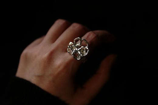 CHEZ BOQUE 冬日童话系列原创手工925银抽象造型戒指《恶之花》 商品图1