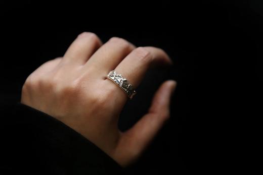 CHEZ BOQUE 冬日童话系列原创手工925银皮革肌理戒指《沙之城》 商品图4