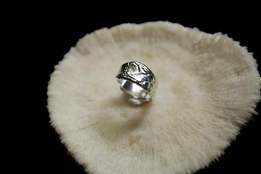 CHEZ BOQUE 冬日童话系列原创手工925银皮革肌理戒指《蟒》 商品图1