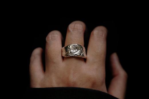 CHEZ BOQUE 冬日童话系列原创手工925银皮革肌理戒指《蟒》 商品图0