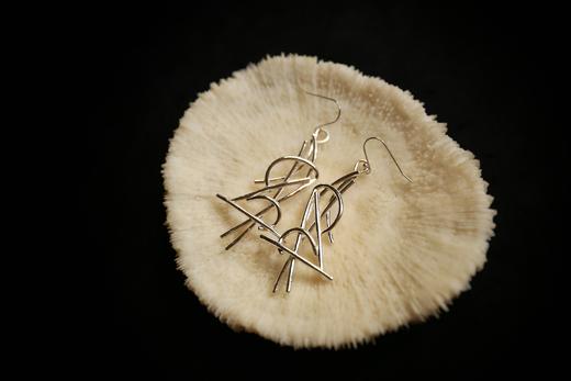 CHEZ BOQUE 冬日童话系列原创手工925银耳环《拥抱与别离》 商品图3