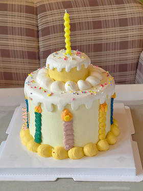 手绘蜡烛蛋糕（装饰蜡烛颜色随机）