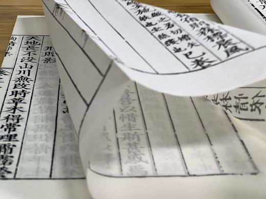 特别推荐：《陶靖节集》，陶渊明著，大16开，线装，一函四册，铅山连史纸，六合函套装，据明万历四年刻本影印，华东师范大学出版社2013年初版。定价1200，售价580 商品图11